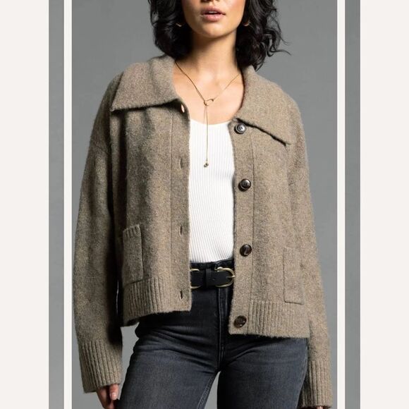 WEEKEND LOS ANGELES - Gretchen Collared Cropped Cardigan - Picture 1 of 8